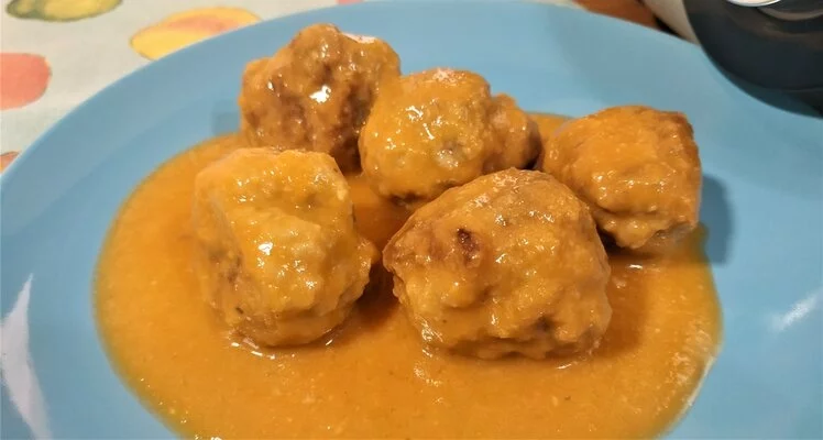 Cómo hacer albóndigas en salsa de vino con Mambo