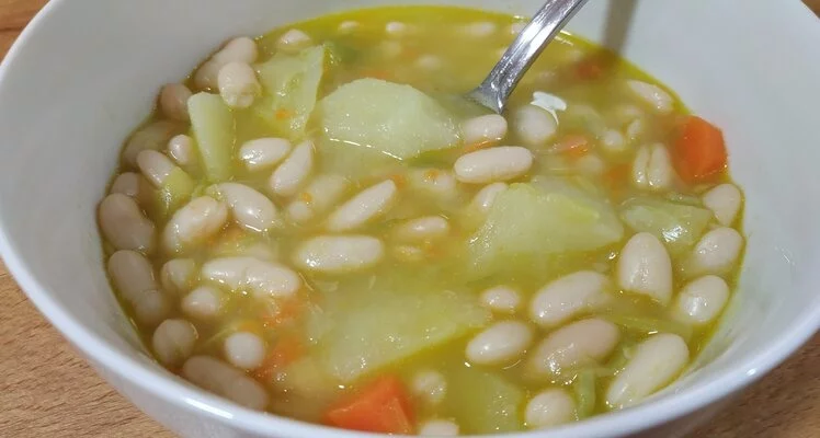 Cómo hacer sopas de alubias con Verduras en Mambo de Yessica Guerra